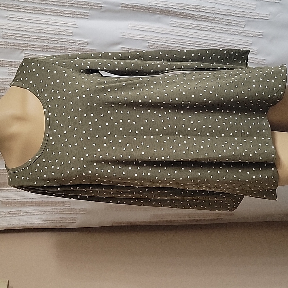 Lularoe Lynnae Long Sleeve Polka Dot Top! NWT!